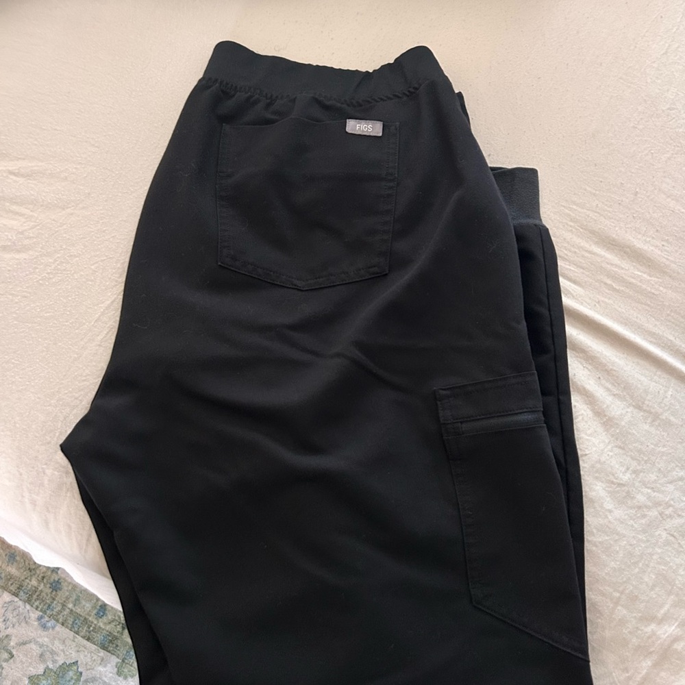 Figs Women's Black Zamora Scrub Pants with Utility Pockets
